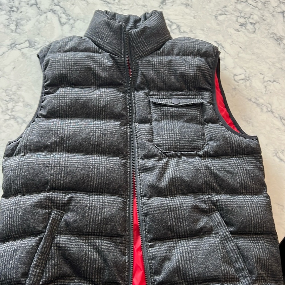 Johnnie-O
NWT Mens vest size Medium